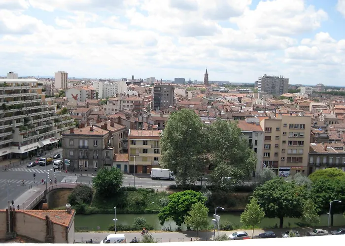 民宿 & Table D'hote A 5 Min De La Gare Matabiau *