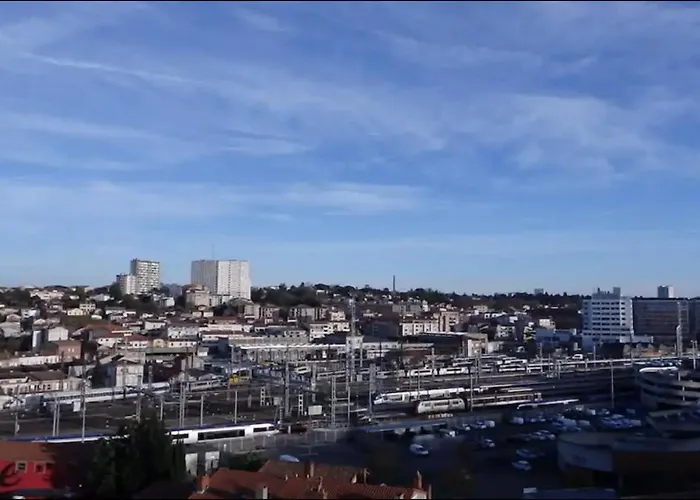 民宿 & Table D'hote A 5 Min De La Gare Matabiau *